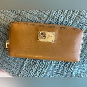 Michael Kors full zipper wallet